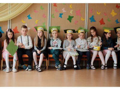 Priešmokyklinukai atsisveikino su darželiu