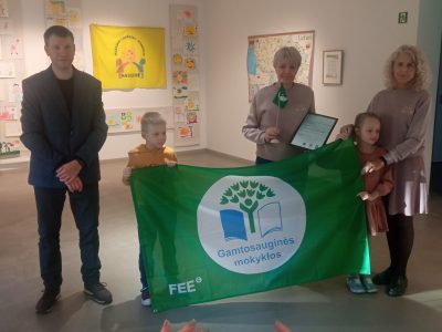 Gamtosauginių mokyklų programos sertifikatas ir Žalioji vėliava