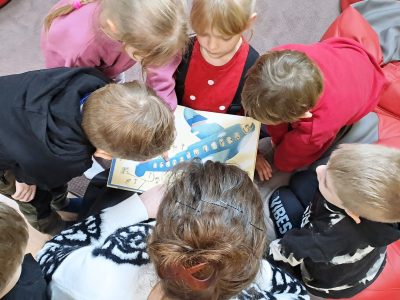 Dalyvaujame tarptautiniame projekte „Kartu paskaitykim knygelę“ Dalyvaujame tarptautiniame projekte „Kartu paskaitykim knygelę“