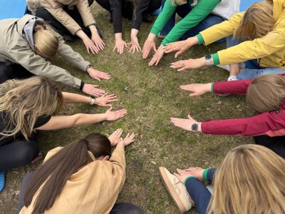 Aktyvi pertrauka su socialiniais partneriais